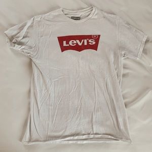 Levi’s t-shirt